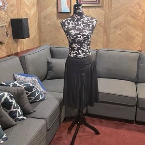 Black 🖤 Skirt - NWOT 😀